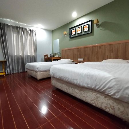 Oyo 90248 Kapitan Inn Бинтулу Экстерьер фото